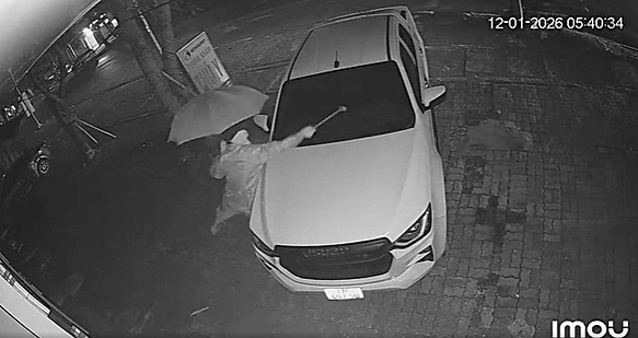 Truy tìm đối tượng bịt mặt đập phá ô tô lúc rạng sáng tại Nghệ An