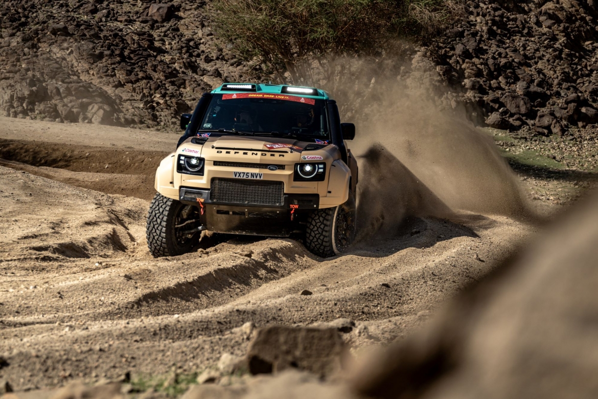 defender rally chien thang ngay lan dau tham du dakar rally hinh anh 2