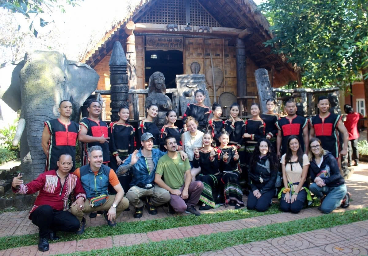 gong performances and cultural experiences draw visitors to dak lak in new year picture 3