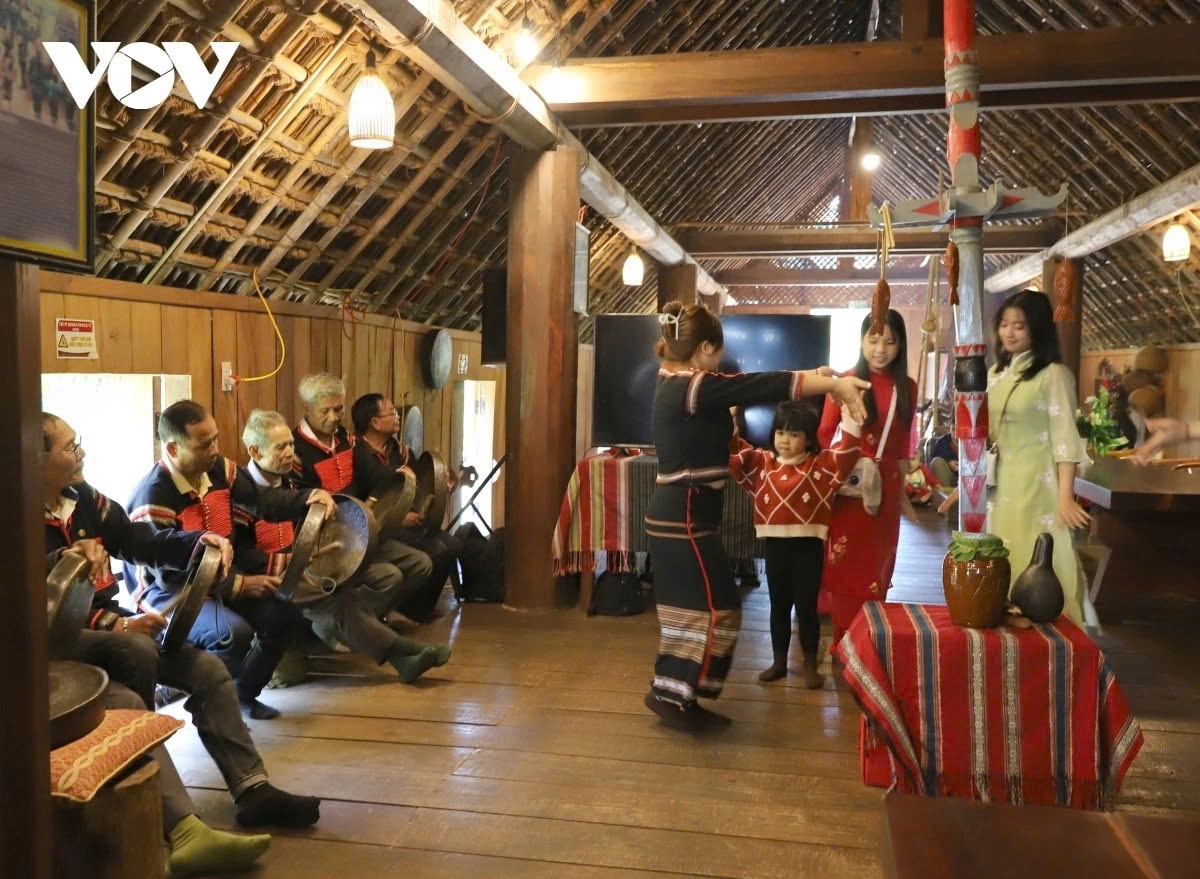 gong performances and cultural experiences draw visitors to dak lak in new year picture 7