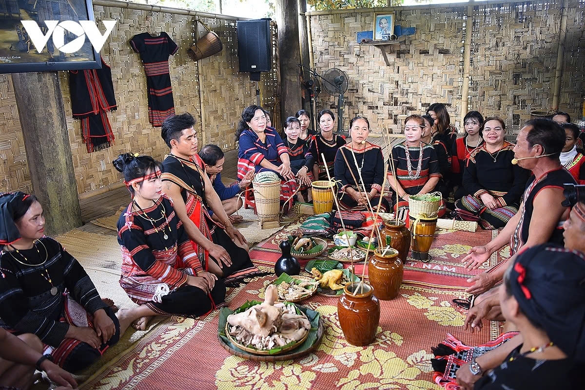 when a wedding becomes a village festival in central highlands picture 10