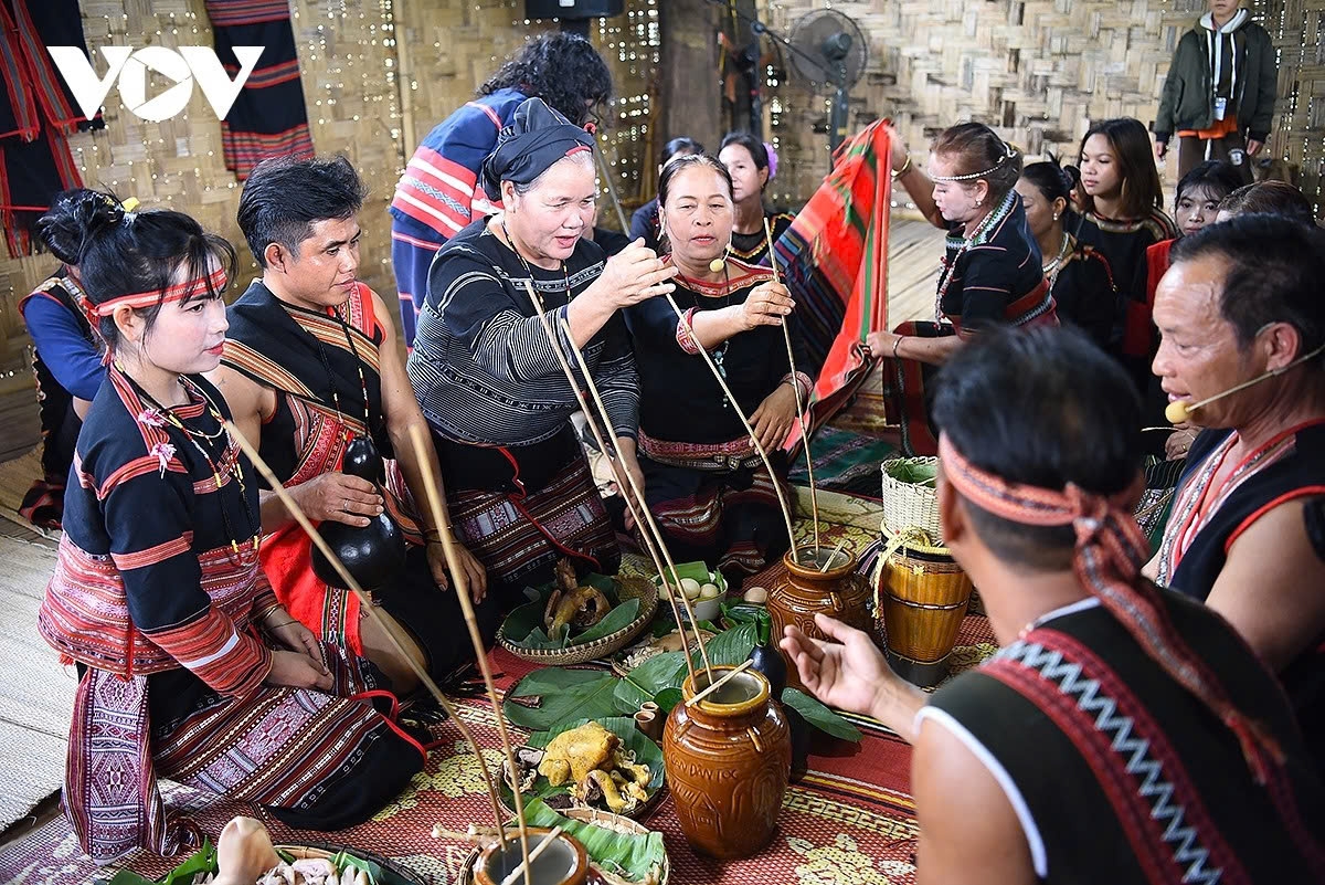 when a wedding becomes a village festival in central highlands picture 12
