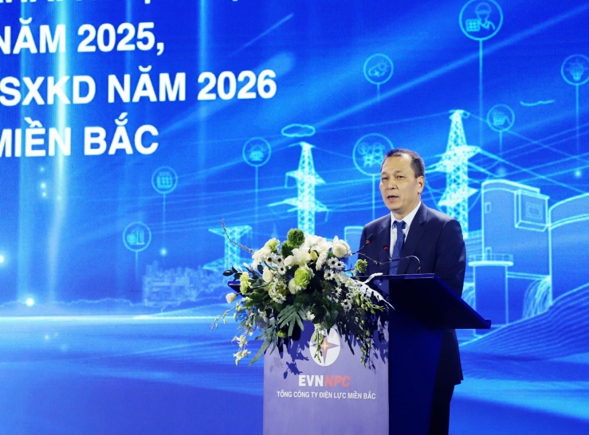 nam 2025 evnnpc vuot kho sau bao lu, than toc xoa vung lom dien lom song hinh anh 4