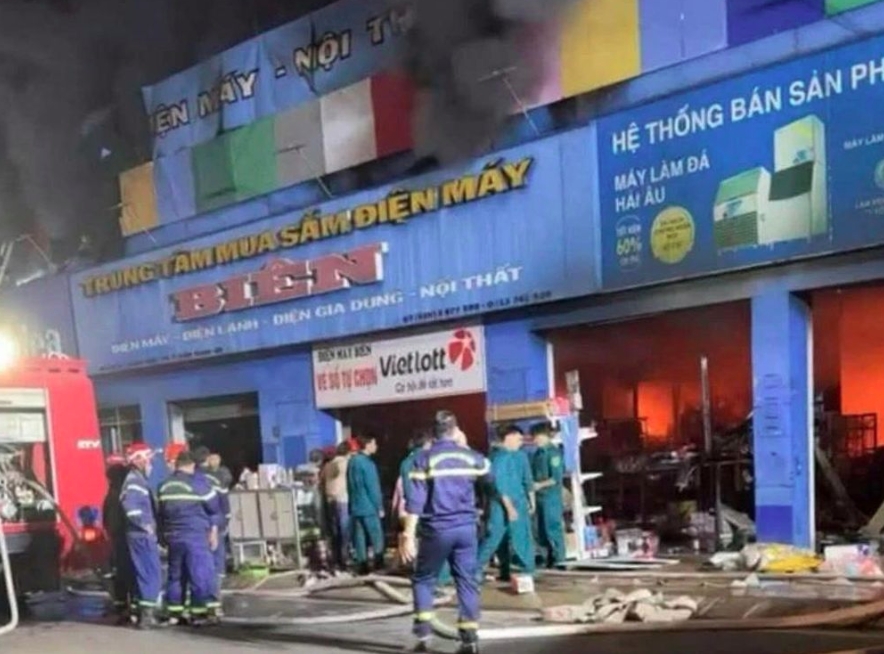 Fire at electronics shopping centre in Dong Nai leaves mother and child dead