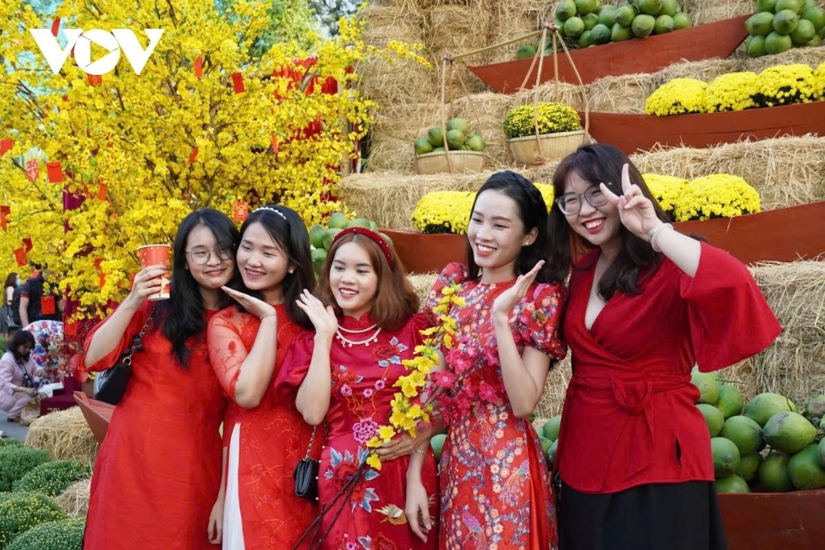 hcm city hosts spring flower festival to welcome lunar new year picture 1