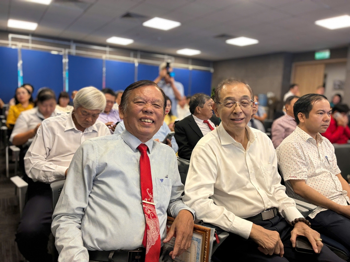 tp.ho chi minh lan toa hinh anh do thi nghia tinh qua doi ngoai nhan dan hinh anh 4