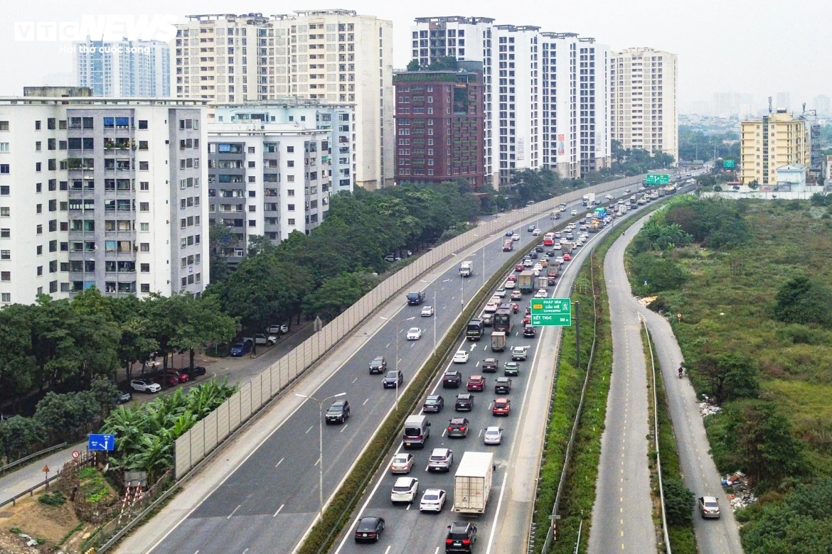 chua het nghi tet duong lich, nguoi dan linh kinh do dac, un un tro lai thu do hinh anh 1