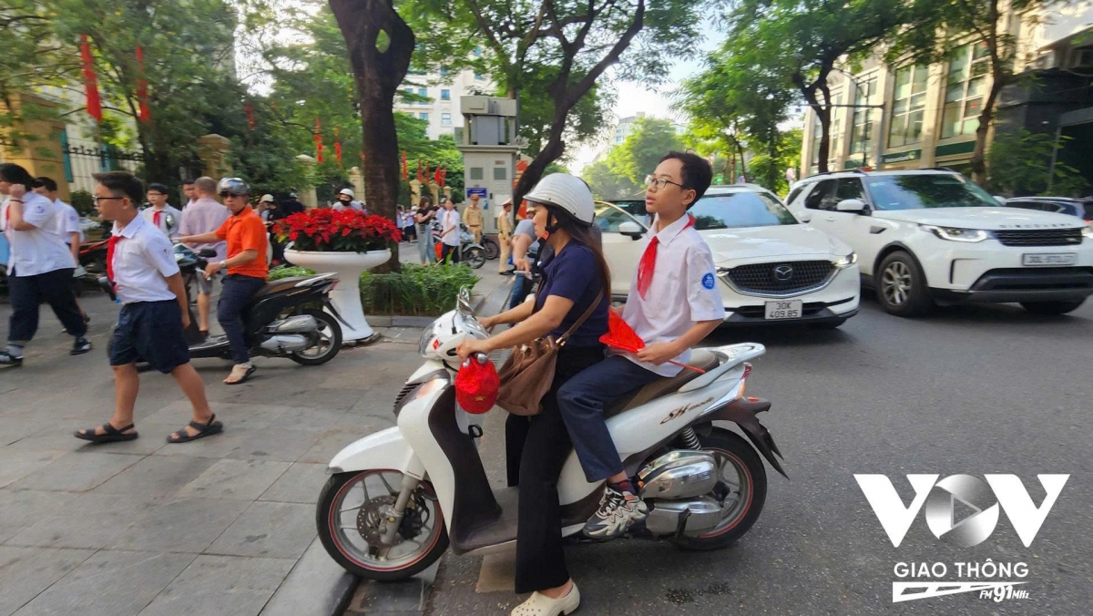 Hà Nội: Vi phạm giao thông của học sinh giảm, nhưng không chủ quan
