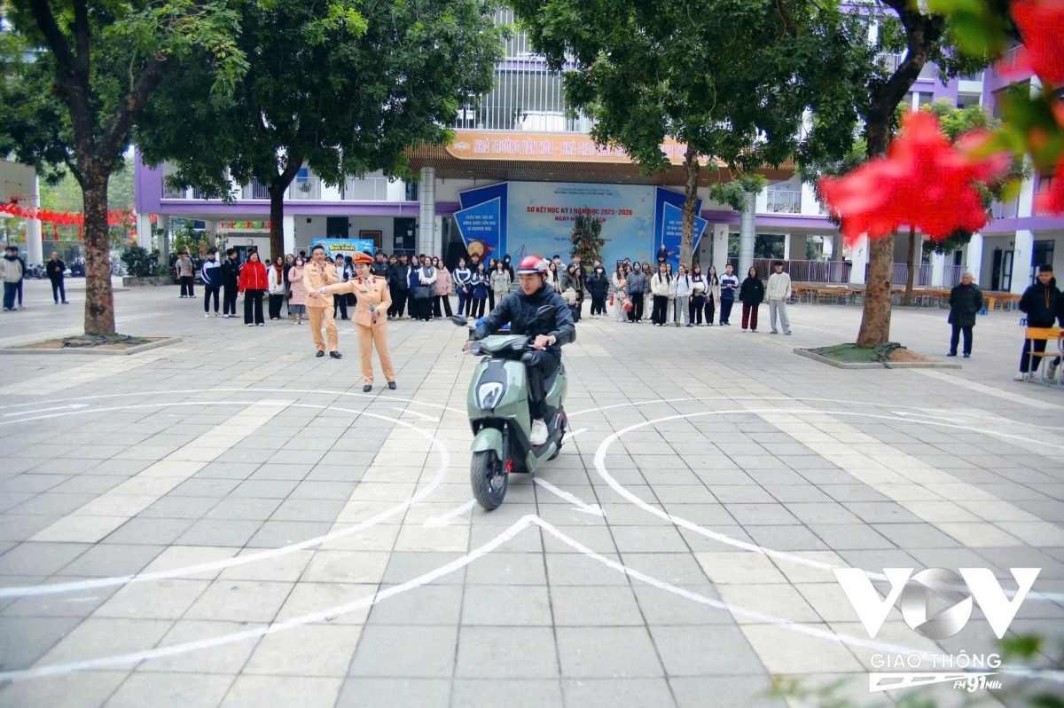 ha noi vi pham giao thong cua hoc sinh giam, nhung khong chu quan hinh anh 4