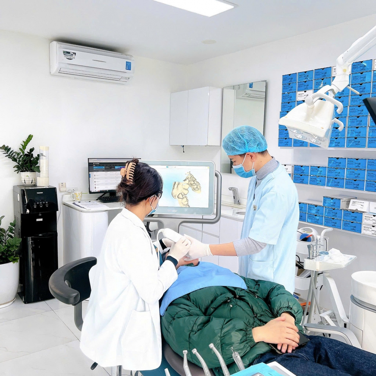 vindental hue - Dong hanh cham soc nu cuoi khoe dep nguoi dan co do hinh anh 1