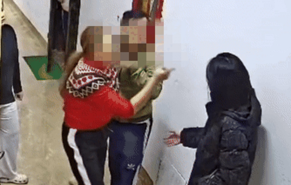 trieu tap nguoi phu nu hanh hung hang xom trong chung cu duong tran huu duc hinh anh 1