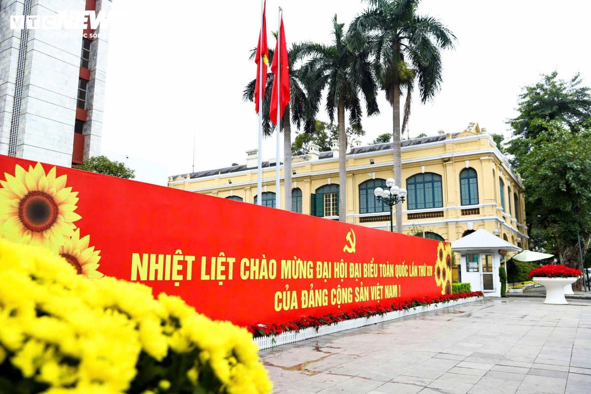 hanoi decked out to welcome 14th national party congress picture 7