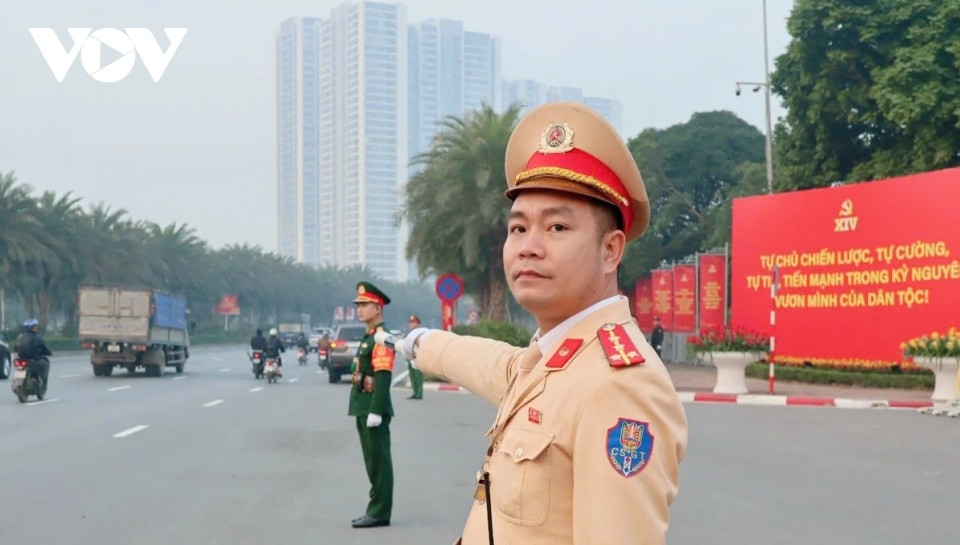 hanoi police conduct motorcade escort drill ahead of 14th national party congress picture 7