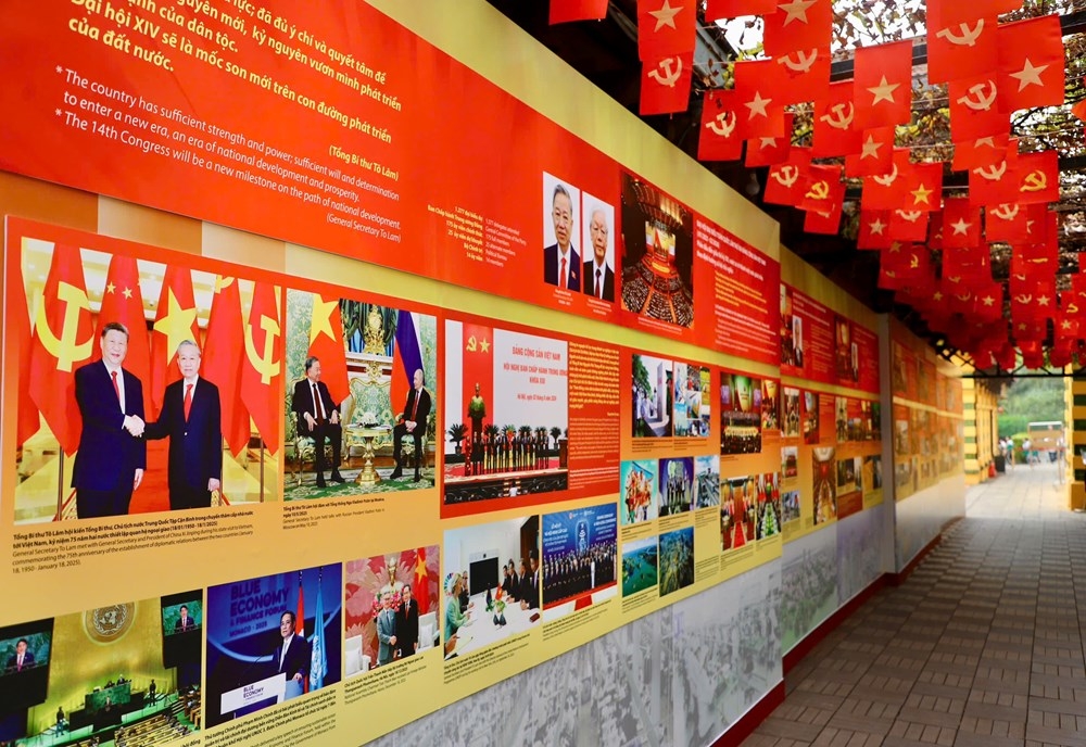 Triển lãm "Đảng Cộng sản Việt Nam - rực rỡ trang sử vàng"