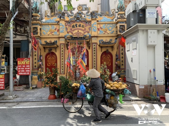 Những gánh hàng rong nơi phố thị