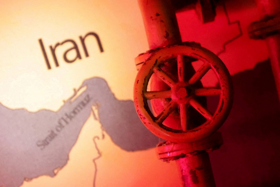 nong the gioi ngay 31 1 tau san bay vao vi tri, quan doi my cho lenh doi pho iran hinh anh 1