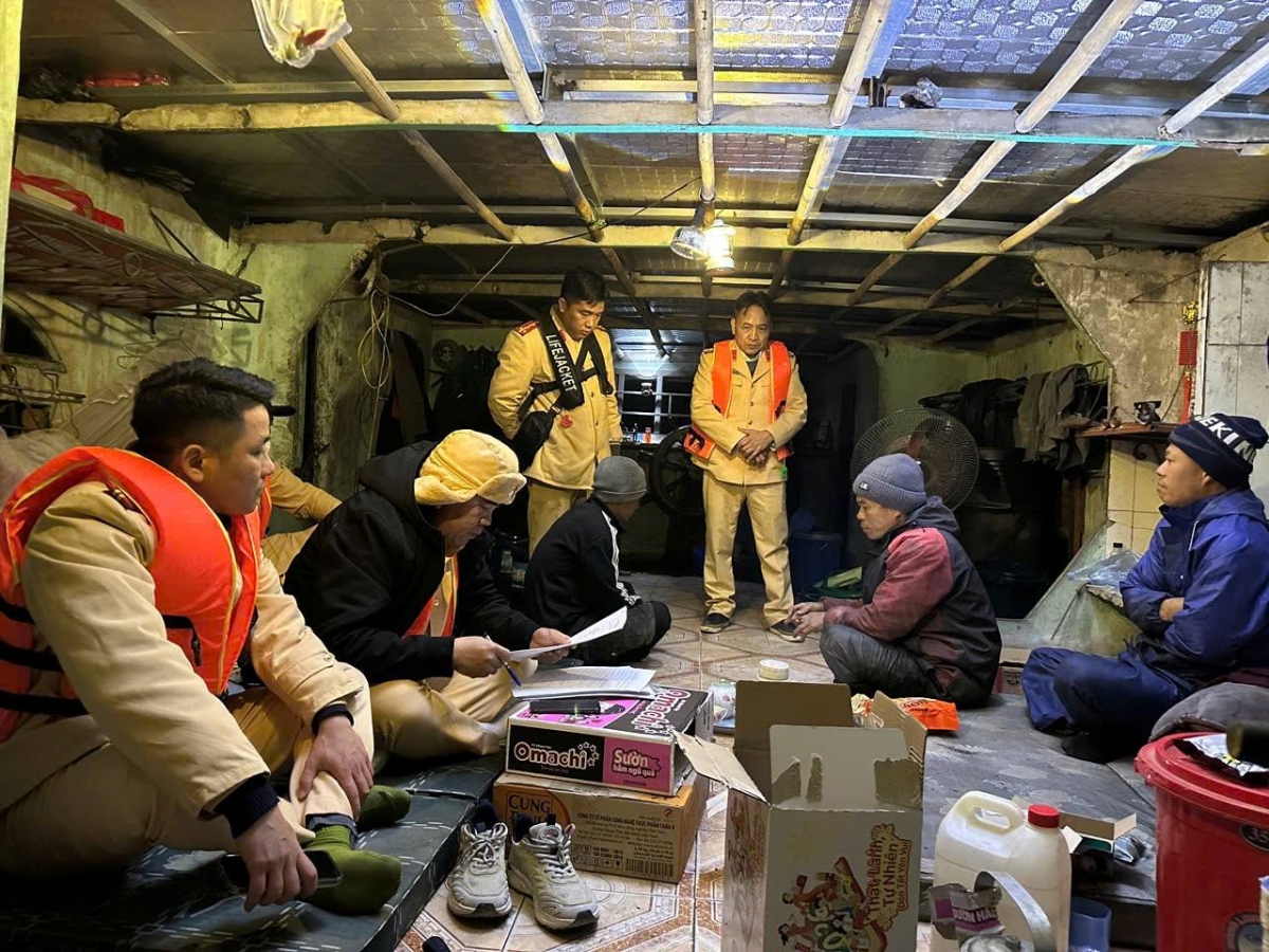 bat giu hai tau hut cat trai phep tren song luc nam o bac ninh hinh anh 1