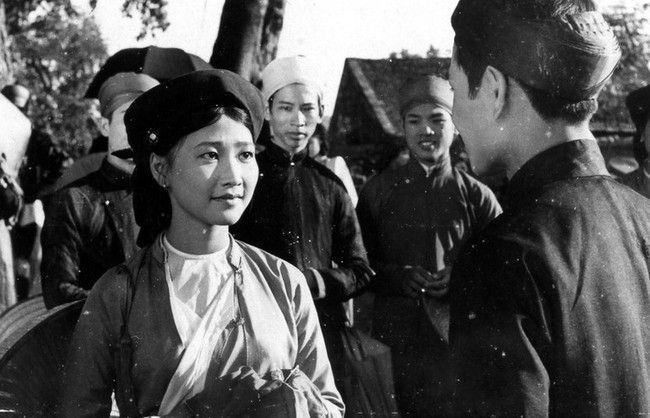  Den hen lai len duoc trinh chieu chao mung Dai hoi xiv cua Dang hinh anh 2