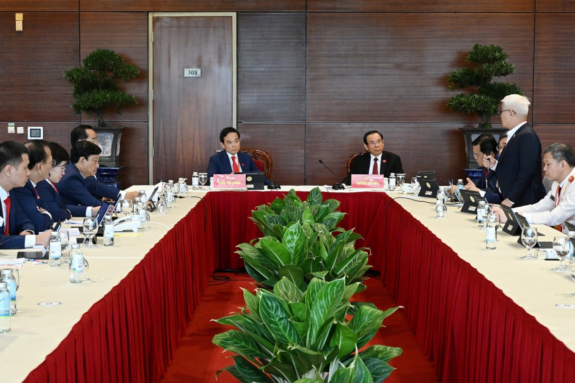 Dai bieu thao luan tai doan ve van kien trinh Dai hoi xiv cua Dang hinh anh 17
