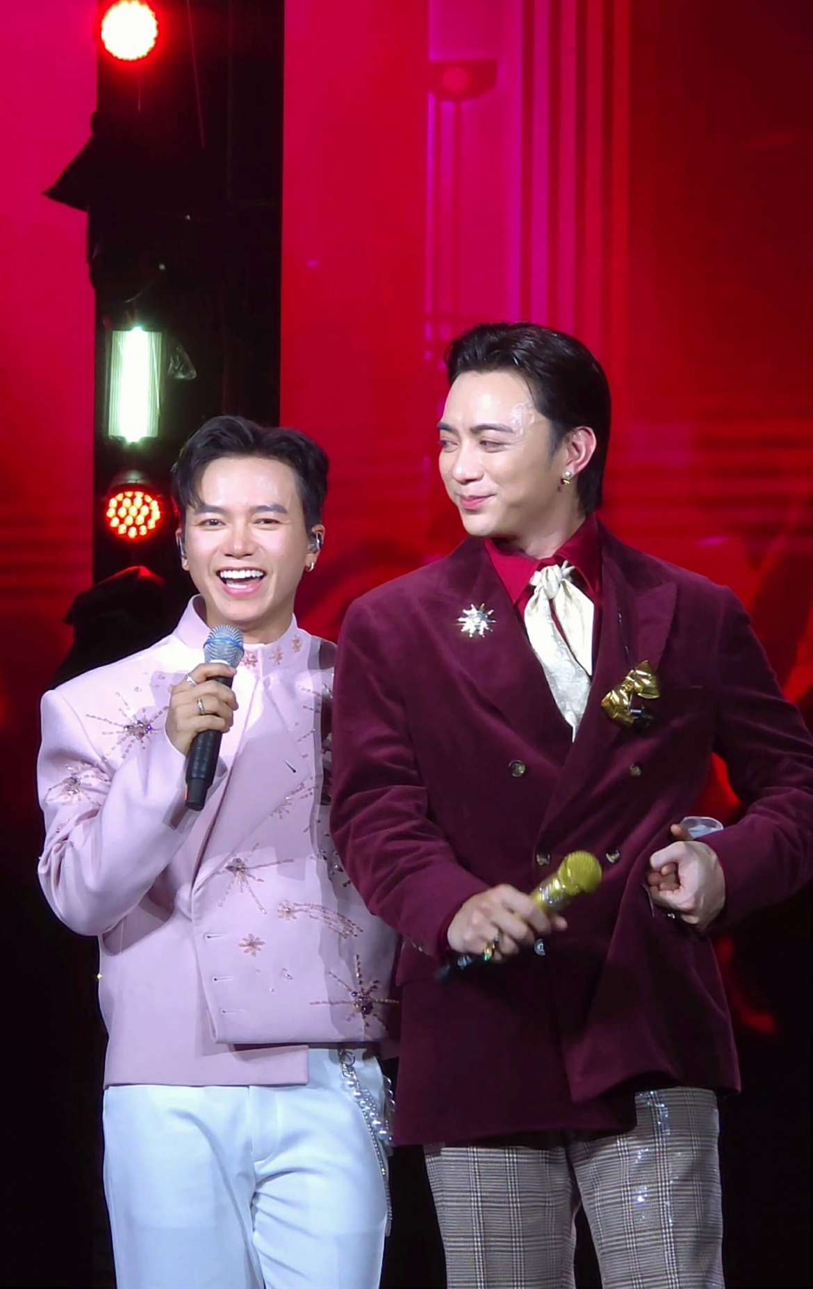 soobin - bui cong nam man ket hop gay to mo nhat tram yeu 3 hinh anh 1