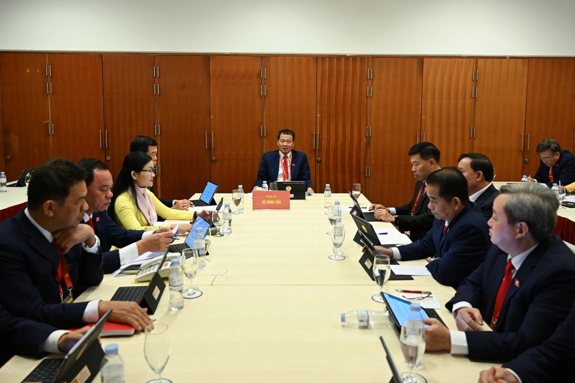 Dai bieu thao luan tai doan ve van kien trinh Dai hoi xiv cua Dang hinh anh 24