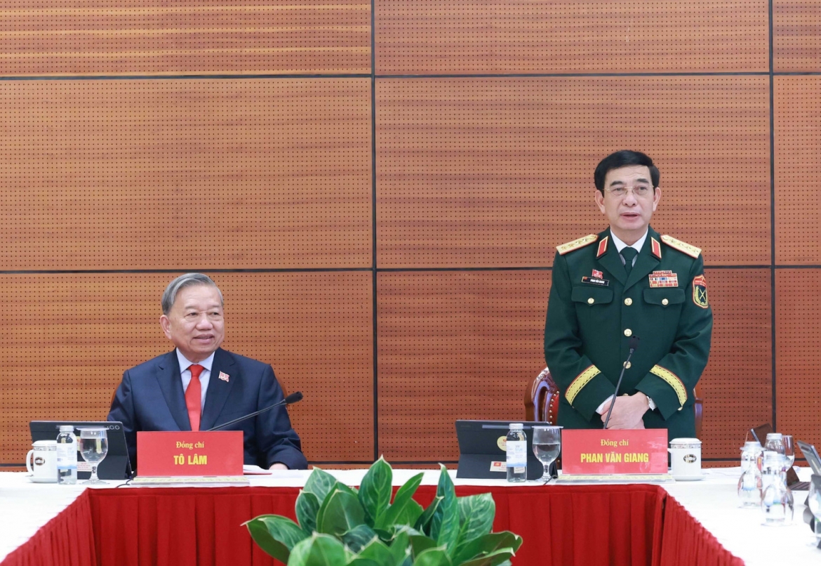 Dai bieu thao luan tai doan ve van kien trinh Dai hoi xiv cua Dang hinh anh 4