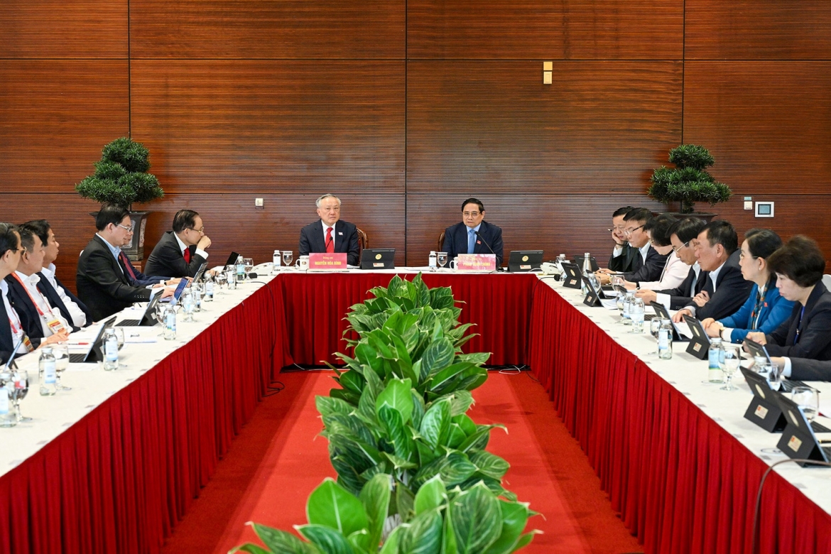 Dai bieu thao luan tai doan ve van kien trinh Dai hoi xiv cua Dang hinh anh 5