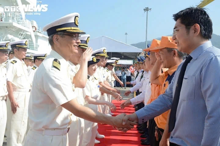 japan coast guard patrol vessel akitsushima visits da nang picture 2