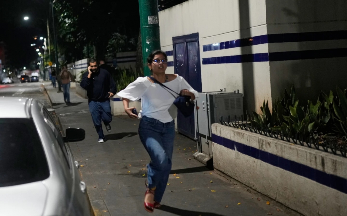 hang loat tieng no lon vang len o thu do caracas giua cang thang my - venezuela hinh anh 1