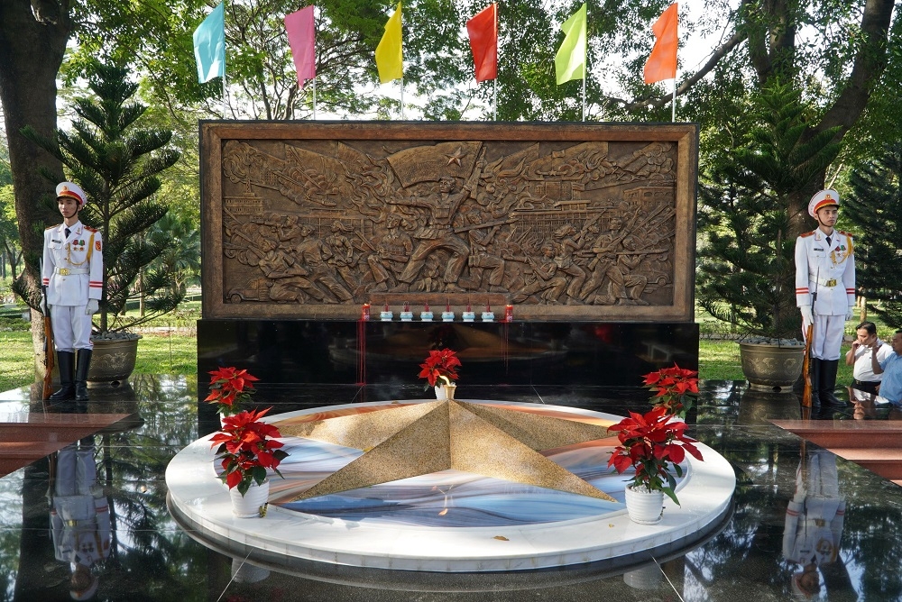 nam a bank dong hanh xay dung bia tuong niem chien si biet dong sai gon gia Dinh hinh anh 2