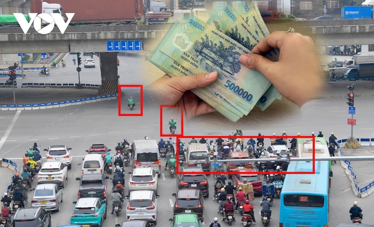 Mức khấu trừ mỗi lần không quá 30% tổng số tiền lương hoặc lương hưu thực trả hằng tháng sau khi đã trích nộp các khoản bảo hiểm và thuế, đồng thời phải bảo đảm điều kiện sinh hoạt tối thiểu của người bị khấu trừ và người được họ nuôi dưỡng.