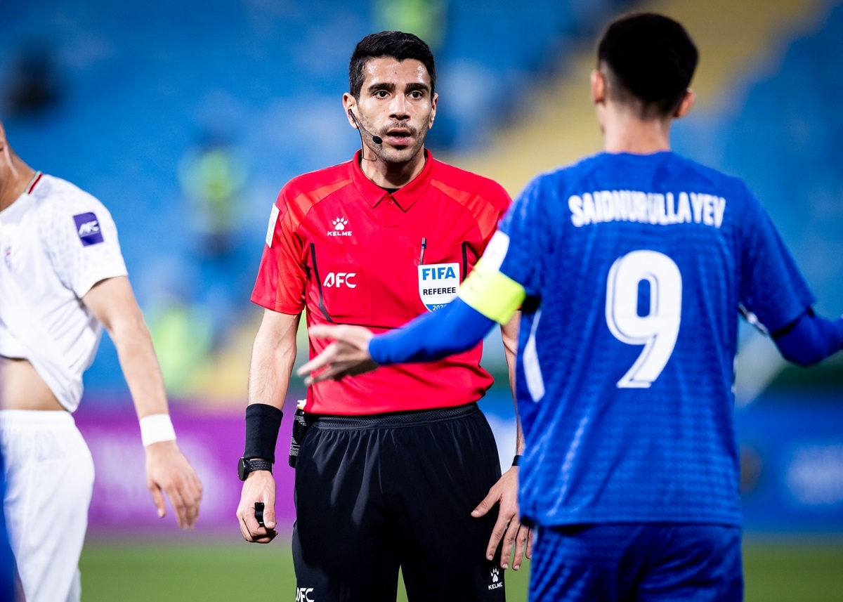 Vừa r&uacute;t thẻ đỏ phạt L&yacute; Đức, 'vua thẻ' ch&acirc;u &Aacute; bất ngờ gặp lại U23 Việt Nam ngay ở trận tranh hạng ba