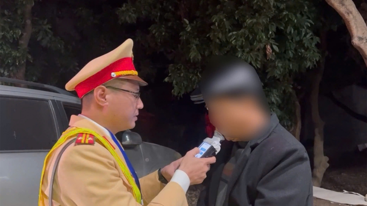 Lái xe vi phạm nồng độ cồn quay đầu bỏ chạy hơn 2km