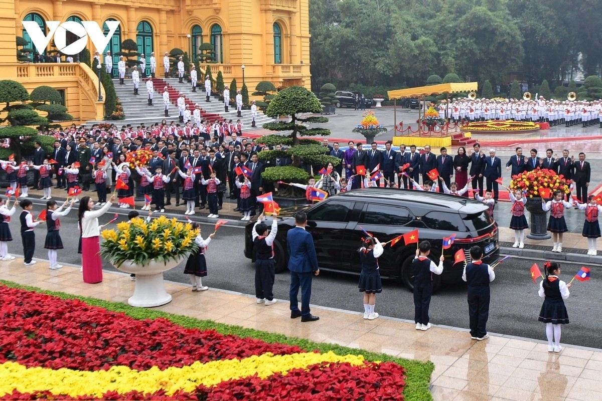 top lao leader thongloun sisoulith warmly welcomed in hanoi on state visit picture 2