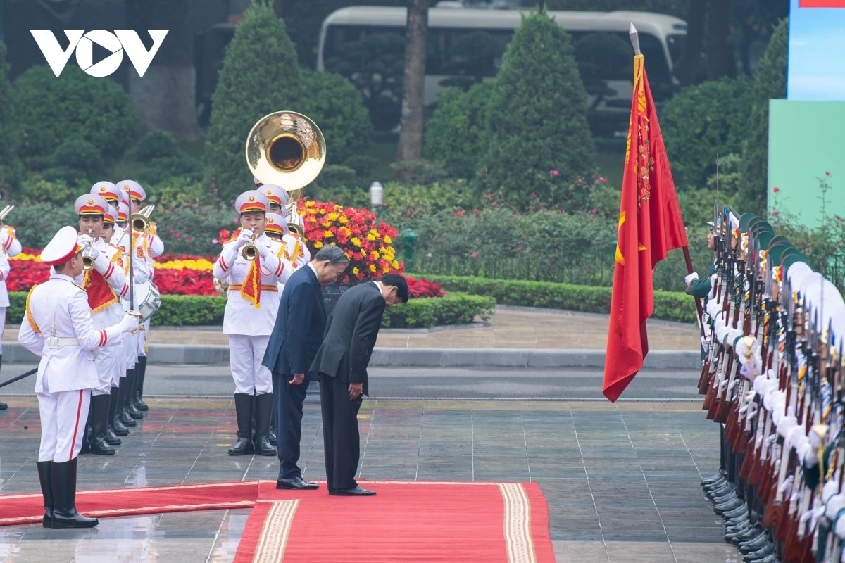 top lao leader thongloun sisoulith warmly welcomed in hanoi on state visit picture 6