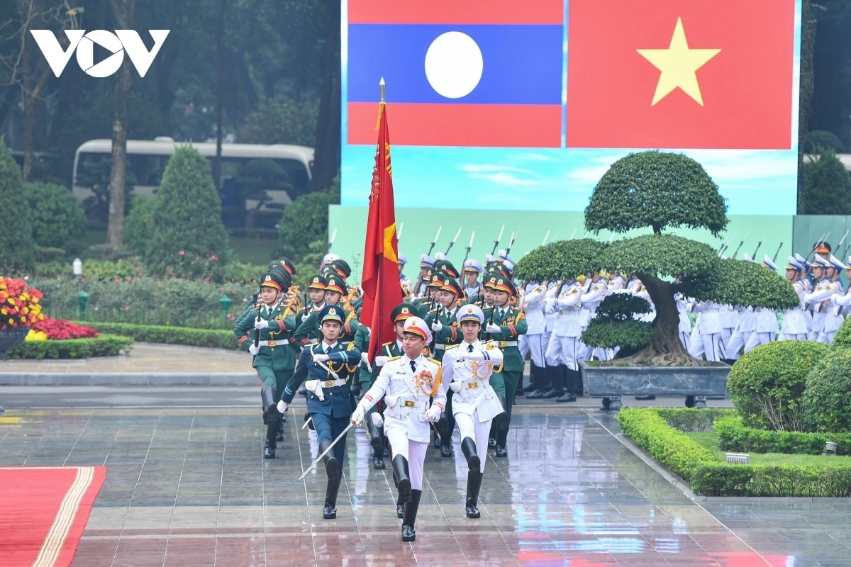 top lao leader thongloun sisoulith warmly welcomed in hanoi on state visit picture 9