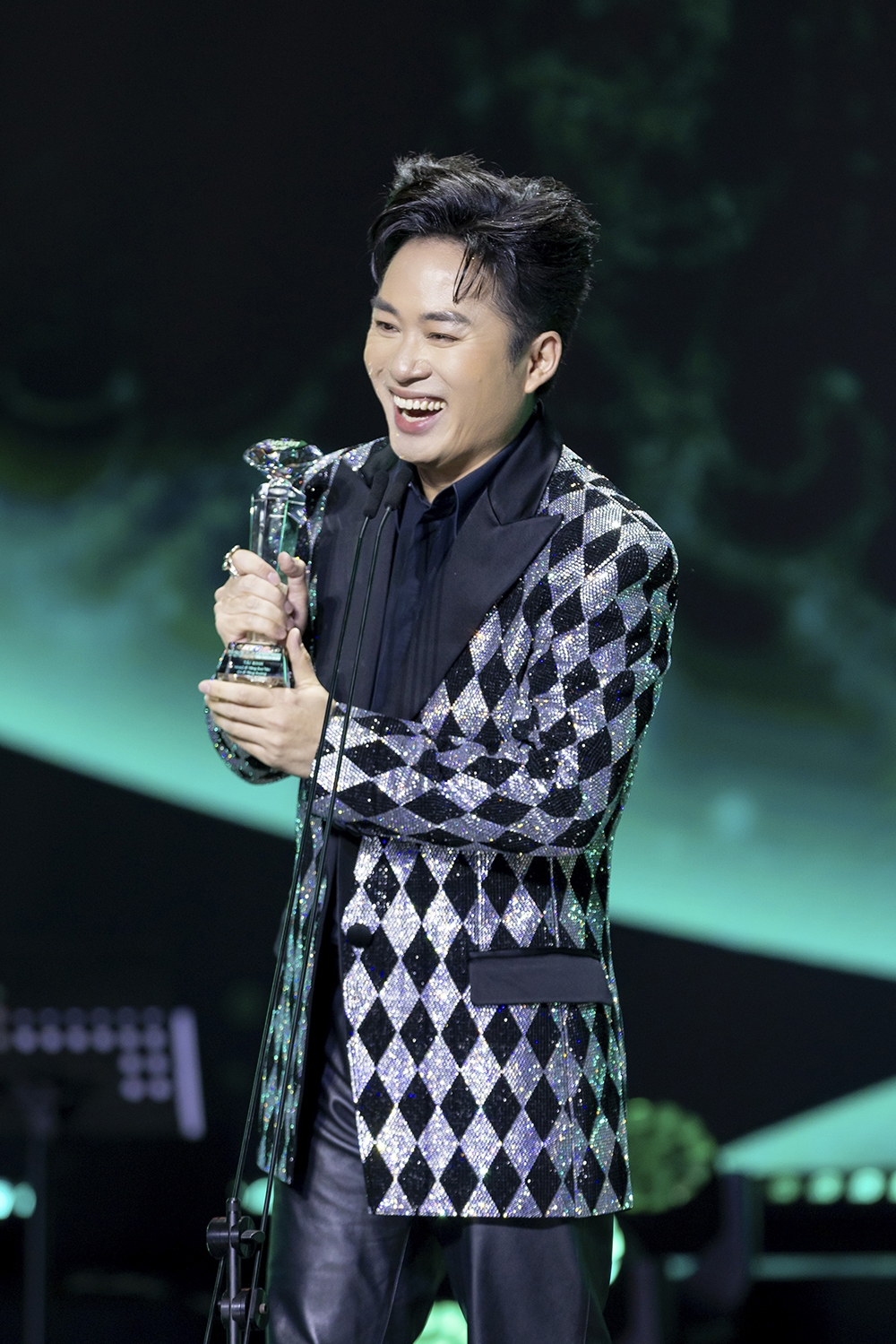 hoa minzy va bac bling thang lon o giai lan song xanh 2025 hinh anh 6