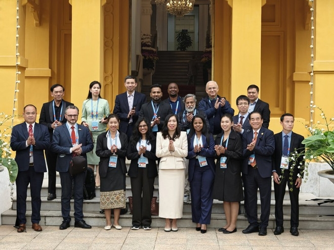 deputy foreign minister meets int l journalists covering 14th party congress picture 2