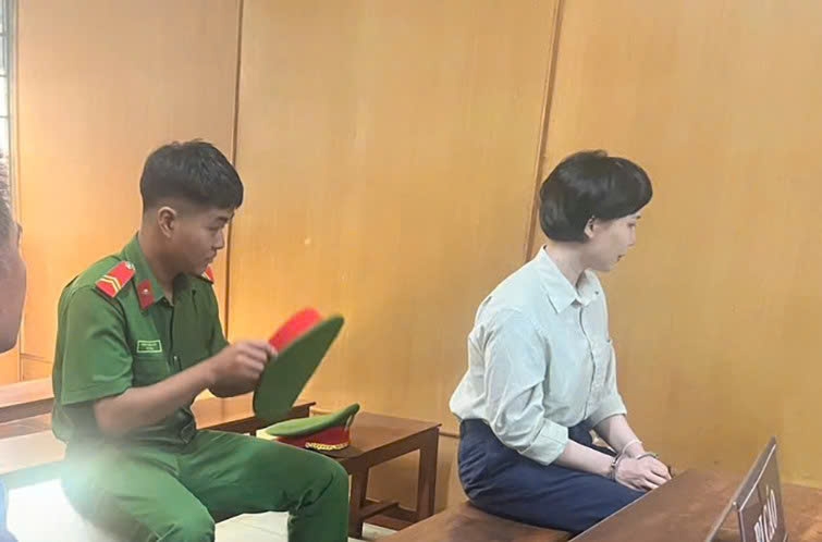 Mâu thuẫn trong tiệc sinh nhật, người phụ nữ đâm chồng "hờ"