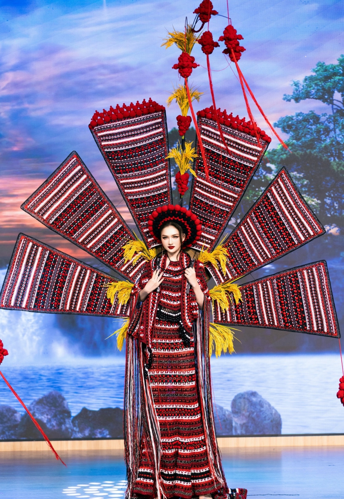 thu ngan to wear recycled-fibre costume at miss intercontinental picture 1