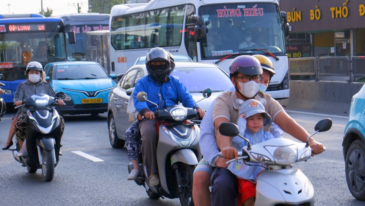 tan son nhat don khach vuot du bao trong khi cua ngo tp.hcm bat ngo thong thoang hinh anh 10