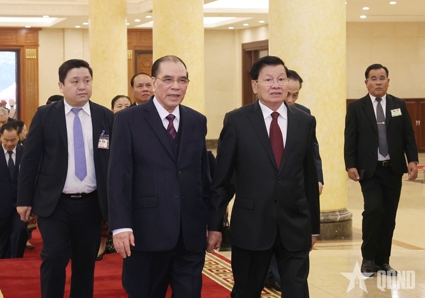 Tổng Bí thư, Chủ tịch nước Lào thăm nguyên Tổng Bí thư Nông Đức Mạnh