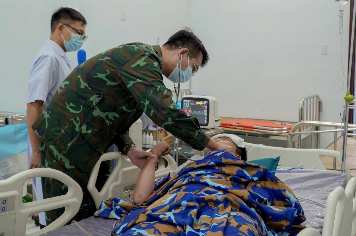 Chuyến bay xuyên đêm cứu bệnh nhân nguy kịch trên đảo Sinh Tồn