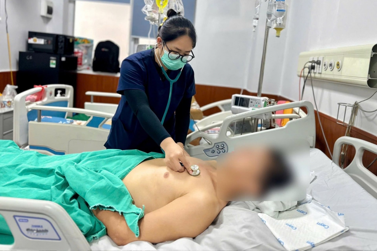 nam den an mon xuong xoang ham nguoi dan ong khoe manh hinh anh 2