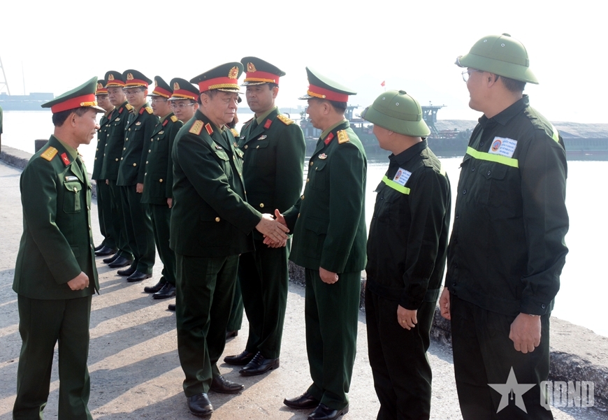 Dai tuong nguyen trong nghia tang qua nguoi lao dong mot so don vi thuoc binh doan 19 hinh anh 9