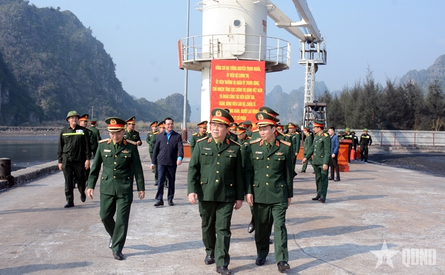 Dai tuong nguyen trong nghia tang qua nguoi lao dong mot so don vi thuoc binh doan 19 hinh anh 11