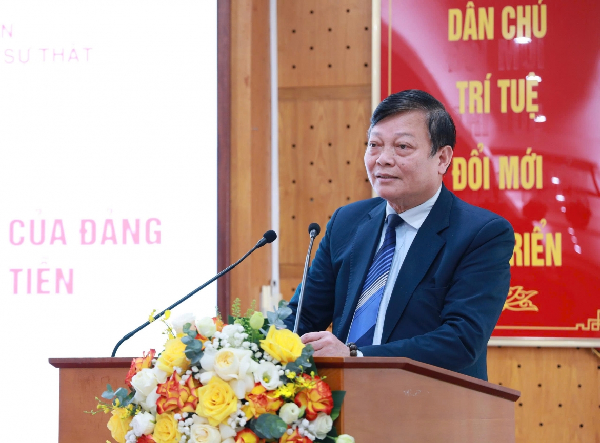 ra mat sach cua nganh tuyen giao va dan van chao mung Dai hoi xiv cua Dang hinh anh 3
