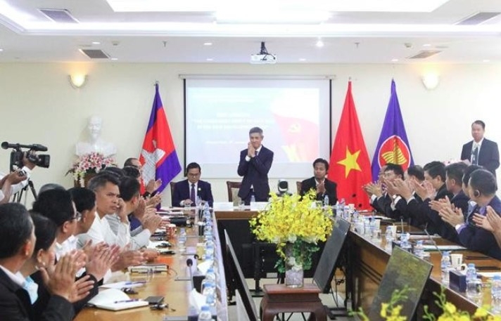 cambodian scholars discuss vietnam s achievements under party s leadership picture 1