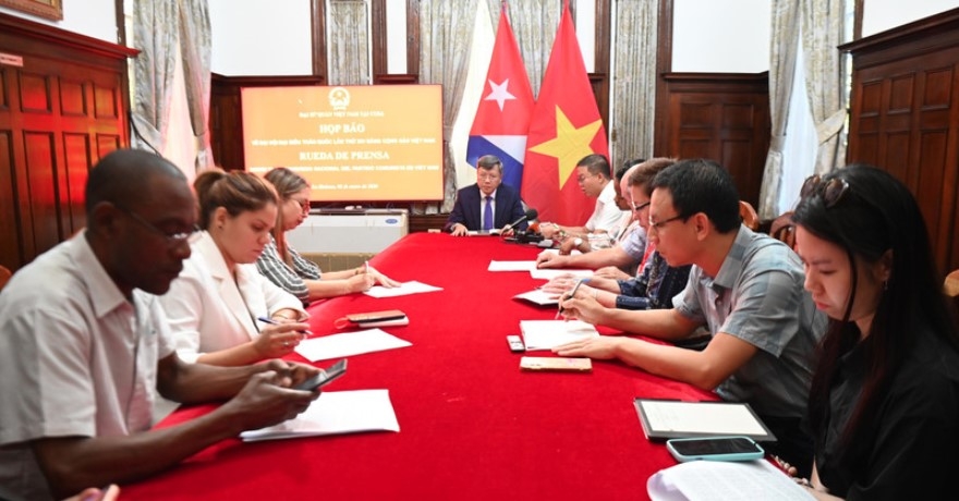 cuban journalists commend vietnam s development achievements picture 1