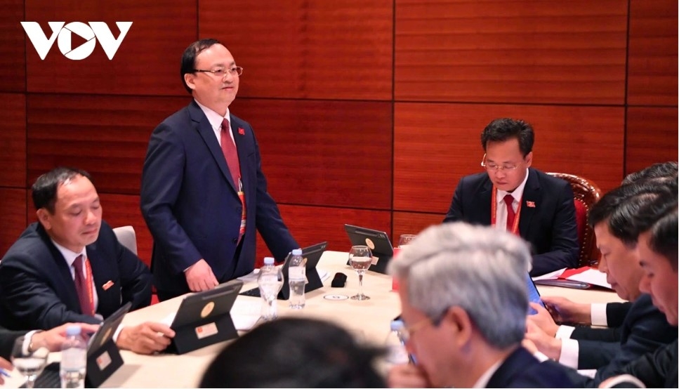 group discussions on documents submitted to 14th national party congress picture 10